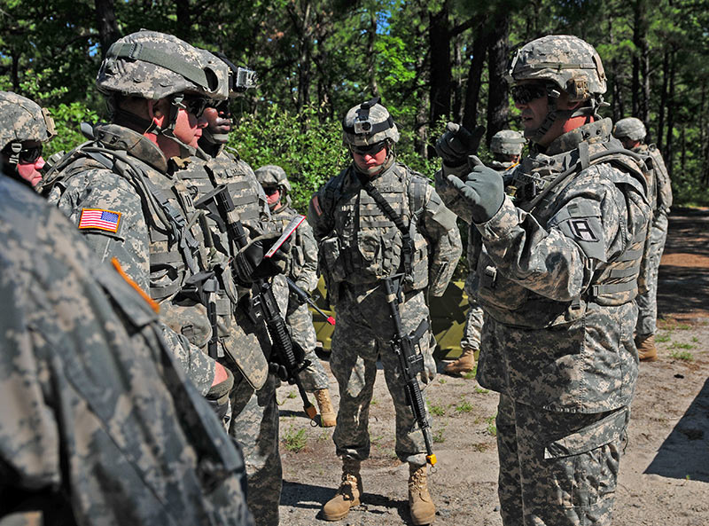 A leader talks to a group of Soldiers
