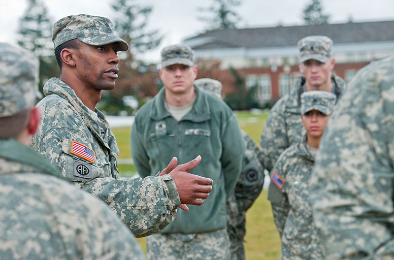 A leader addressing a group of Soldiers